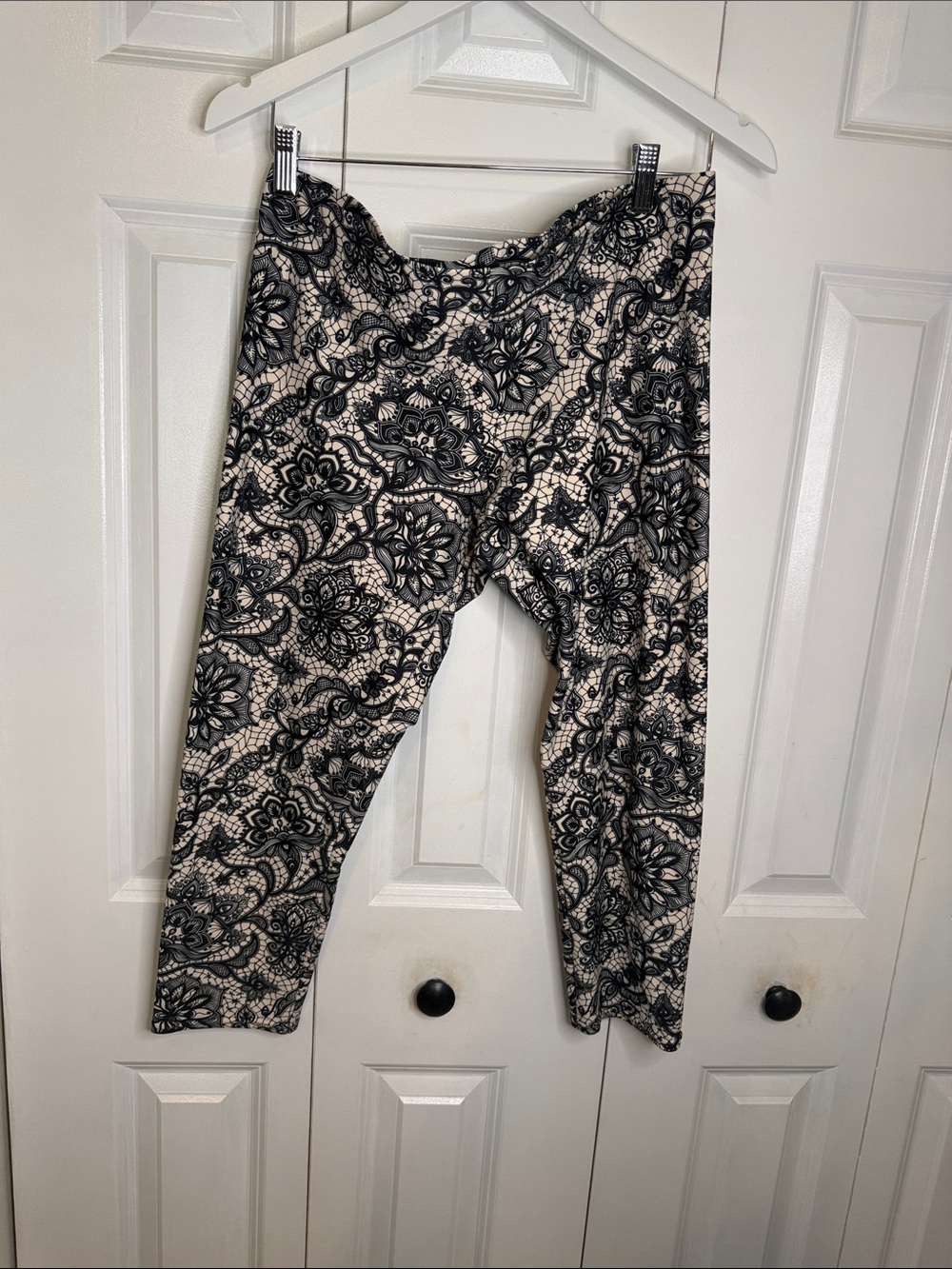 Black & Cream Floral Pattern Women’s Leggings